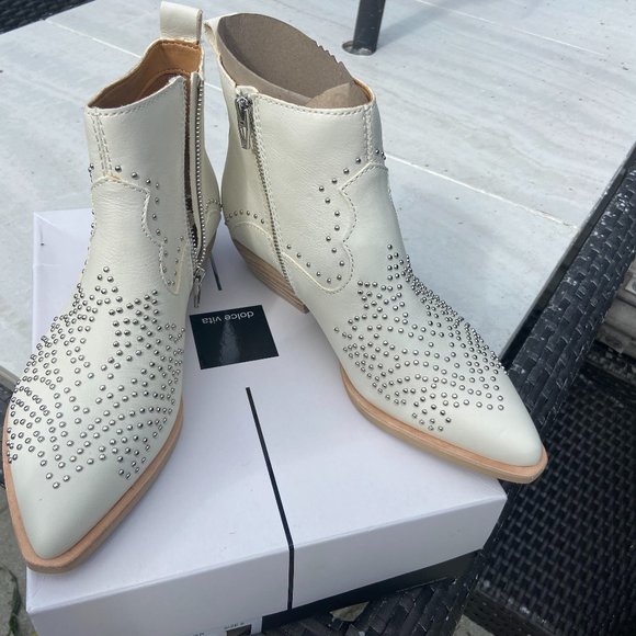SOLD NO LONGER AVAILABLE-----WOMEN'S DOLCE VITA UMA OFF WHITE ANKLE BOOTS - Picture 1 of 4